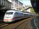 Ein ICE2 als ICE 858 nach K�ln in Wuppertal Hbf ...