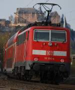 BR 111 Lokportraits Unterm Marburger Landgrafenschloss (XVI). Auch 111 100-4 muss schwitzen. Kein Wunder bei sieben Dostos. (07. April 2007, 18:01)
