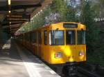 U-Bahnlinie 3 nach U-Bahnhof Nollendorfplatz im U-Bahnhof Oskar-Helene-Heim.  ...