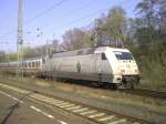 BR 101 Werbelokomotiven IC 2151 von D�sseldorf nach Berlin Gesundbrunnen auf der Umleitungsstrecke zwischen Kassel und Halle durch Eichenberg. Schublok: 101 034-7 'Inform'. (leider nur Handy-Foto, die Kamera wurde zum filmen missbraucht) 10.04.2009. 