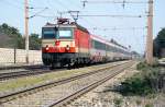 1044 092 f�hrt mit OEC733 Der Warmbaderhof von Wien S�d ...