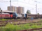 G2000 wartet am Signal in Eisenh�ttenstadt mit ein Motorenzug f�r ...