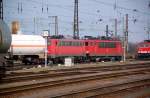 Eine unbekannt gebliebene BR 155 verl�sst mit einer BR 140 ...