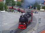 99 7236-5 �berf�hrt mit ihrem Zug die gro�e Kreuzung in ...