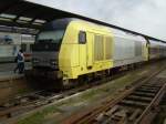 ER 20-001 ist soeben aus Hamburg-Altona kommend in den Bahnhof ...