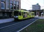 Ein DUEWAG-Stadtbahnwagen M6 der M�lheimer Verkehrsgesellschaft am Rathausmarkt in M�lheim/Ruhr ...