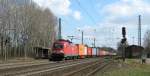 182 025-7 zieht am 1.04.09 einen Containerzug durch Radbruch nach ...