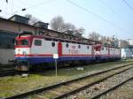 Zwei abgestellte E52 am 8.4.2009 im Bahnhof Sirkeci. Im Hintergrund ...