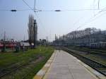 Die Ausfahrt des Bahnhofs Istanbul Sirkeci mit einigen abgestellten Vorortz�gen ...
