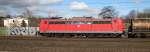 151 038-7 zieht am 1.04.09 einen Containerzug aus Maschen durch ...