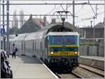 E-Lok 2754 f�hrt am 10.04.09 mit DoStos in den Bahnhof ...