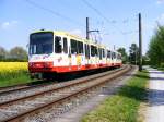 Ein dreiteiliger Stadtbahnwagen B der Dortmunder Stadtwerke hat Dortmund-Obernette gerade ...