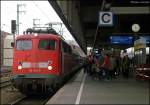 110 415 mit dem Wupper-Express RE11596 (D�sseldorf-Aachen) bei der Einfahrt ...