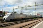 SJ X2 2009 wartet am 23.7.2008 in Sundsvall C auf ...
