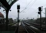 Blick vom Bahnsteig Berlin-Spandau in Richtung Berlin. Im Hintergrund die ...