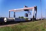 Containerverladebr�cke im Umschlagbahnhof Leipzig-Wahren, 20.04.2009   ...