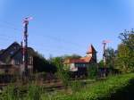 Formsignale an der Bahnhofsausfahrt in Markranst�dt. Dazwischen ist das historische ...