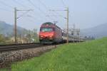 Re 460 068-0 befindet sich am 21.4.09 zwischen Gelterkinden und ...