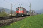 Re 4/4 II 11122 f�hrt mit einem Interregio am 21.4.09 ...