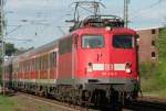 Die 110 415-7 zieht ihren RE4 Verst�rker aus Geilenkirchen am ...