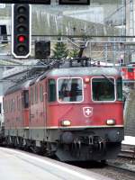 Eine Doppeltraktion Re 4/4 mit Re 6/6 durchf�hrt am 19.04.2009 ...