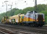 212 326 von Die-Lei Gmbh zieht einen Bauzug durch K�ln-Gremberg. ...