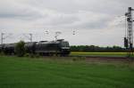 185 551-9 der MRCE mit Kesselwagenganzzug bei Woltorf am 27.04.2009 ...