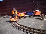 Gartenbahn Amerikanisch auf der Ladefl�che eines Schmalspurg�terwagen.  ...