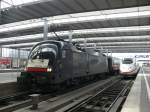 ES 64 U2 - 014 mit einem IC in M�nchen ...