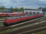Die 225 803 und einige weitere 225er und 218er am ...