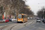 Tw 3750, der Triebwagen der Marke Eigenbau in Budapest, fährt ... Tw 3750, der Triebwagen der Marke Eigenbau in Budapest, fährt ...