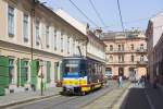 Tw 909 beim Halt an der Haltestelle Somogyi utca.  ...