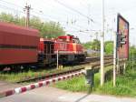 Bahn�bergang am Kruppwald in Bottrop (4-Gleisig) am 2.5.2009  ...
