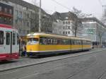 Ein DUEWAG-Einrichtungs-GT8 der Stadtwerke Krefeld an der Haltestelle Rheinstra�e als ...