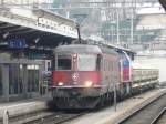 re-6-6-re-620 SBB - Re 6/6 11666 und mit Am 843 sowie G�terwagen bei der Durchfahrt im Bahnhof von Schaffhausen am 20.02.2009