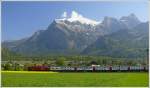 re-460-mit-zugen IC 565 zwischen Maienfeld und Bad Ragaz mit dem Falknis 2562m im Hintergrund. (03.05.2009)
