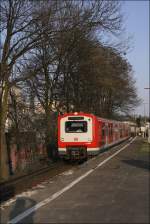 472 030 (2030) erreicht als Halbzug S21 nach Elbgaustra�e die ...