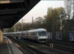 IC-Steuerwagen Steuerwagen vorraus f�hrt vermutlich der IC 2024, Passau Hbf - Hamburg-Altona an der Station Holstenstra�e vorr�ber. (11.04.2009)