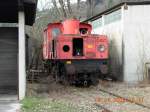 sonstiges Das �berangebot der �sterreichischen Bundesbahnen an hervorragend designten Sonderloks ist wohl einzigartig. Doch es gibt auch eine Schattenseite, wie dieses Fahrzeug mit der Nummer '011-33' zeigt, welches im letzten Winkel der Traktion Bischofshofen vor sich hinrostet (8.4.2008).
