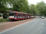 Eine Doppeltraktion aus Stadtbahnwagen B der Rheinbahn auf der n�rdlichen ...
