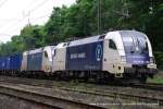 ES 64 U2 - 035 (Wiener Lokalbahnen AG) f�hrt zusammen ...