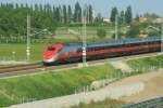 Mit highspeed zieht eine E404 den Frecciarossa nach Milano; 03.05.2009 ...