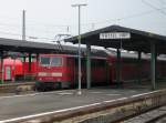 111 193-9 ist soeben mit dem RE 4106 aus Frankfurt ...
