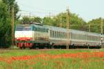 E444 057 ist mit dem Eurostar City bei Reggio nell Emilia ...