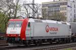 Die 185-CL 007 fuhr mit einen Kesselzug durch K�ln West ...