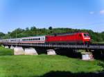IC 79663 aus Frankfurt/Main mit einer Lok der Baureihe 120 ...