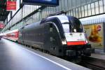 In Stuttgart Hbf ist ES 64 U2-026 von MRCE-Dispolok mit ... In Stuttgart Hbf ist ES 64 U2-026 von MRCE-Dispolok mit ...