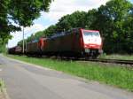 Am 12.05. 09 schleppt 189 039-1 eine defekte 182 durch H�melerwald ...