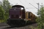 212 093 mit Bauzug ...  Dennis Kraus 13.05.2009