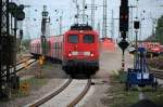 Mächtig viel Staub wirbelt 140 668-5 bei Durchfahrt Darmstadt Hbf ... Mächtig viel Staub wirbelt 140 668-5 bei Durchfahrt Darmstadt Hbf ...